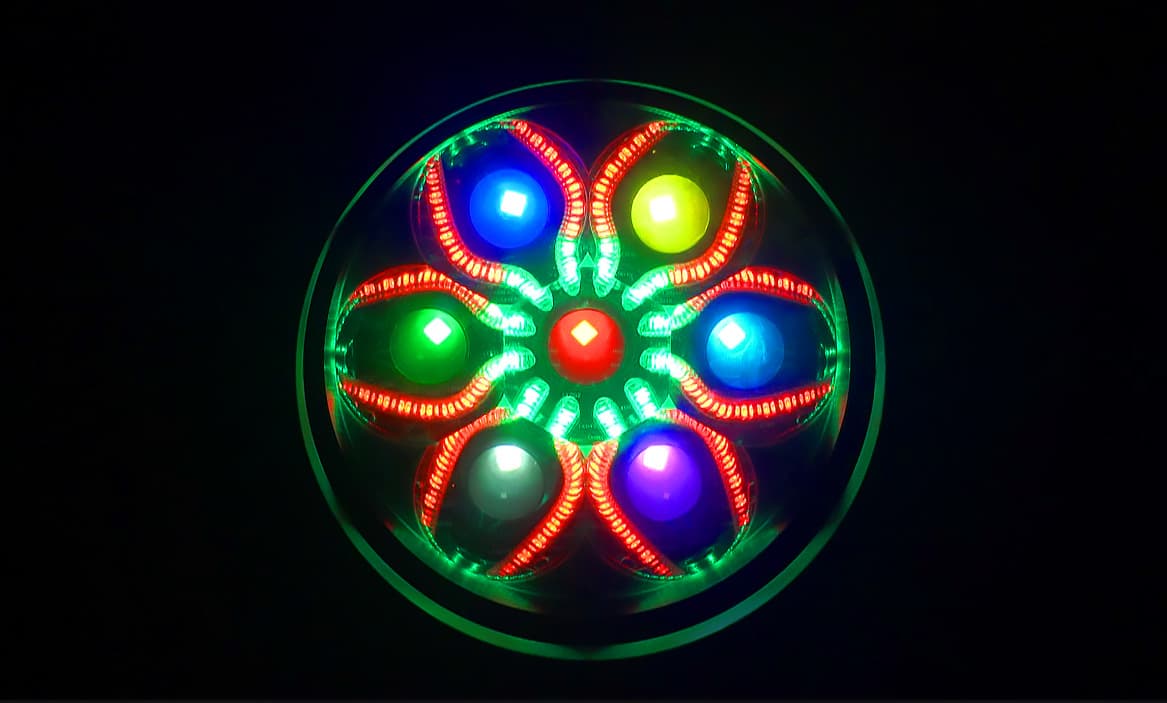 AL0760WR RGBW lenses and twelve RGB Aura filaments