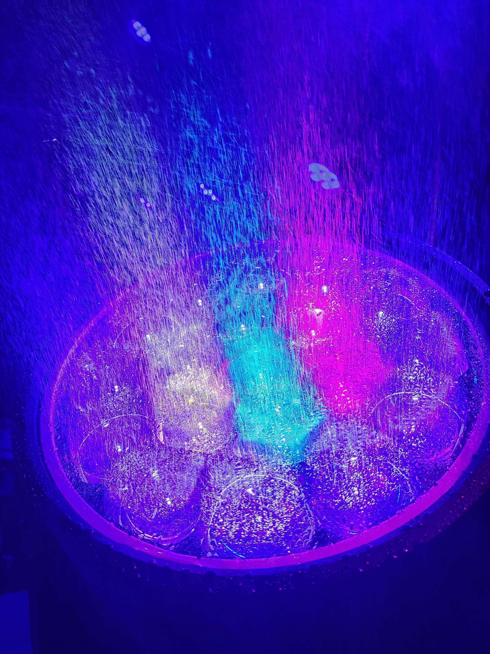 AOLAIT AL1940WP multicolor optical face during a water exposure demonstration