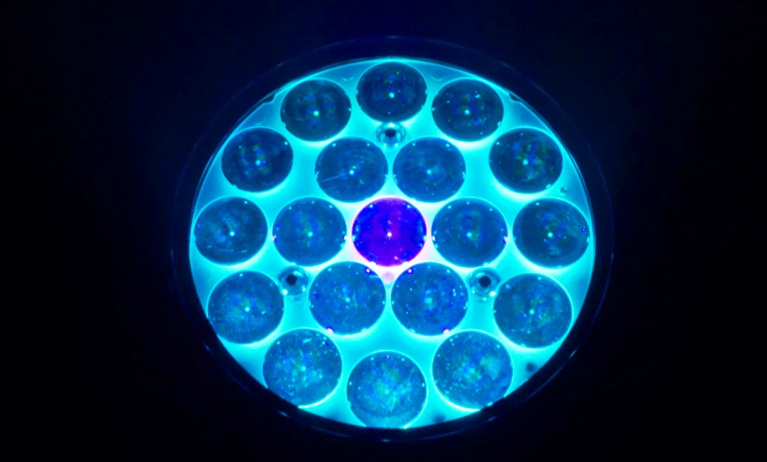 C08 nineteen-cell LED wash moving head cyan optical output demonstration