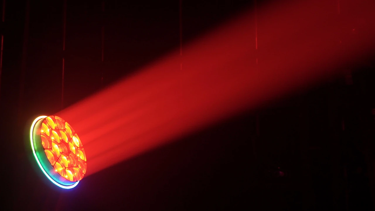 W09 Bee Eye moving head red beam effect demonstration
